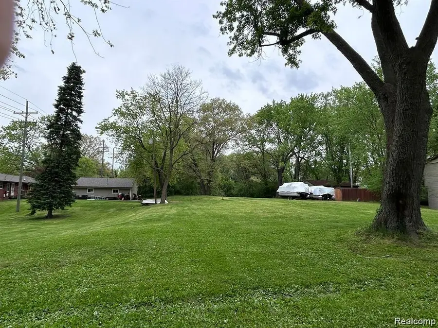 6980 HAMBRO ST, West Bloomfield, MI 48323 - Image #2