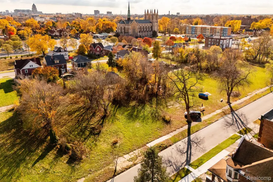 126 HARMON ST, Detroit, MI 48202 - Image #2