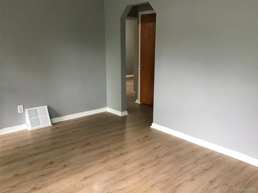 19611 W CHICAGO ST, Detroit, MI 48228 - Image #2