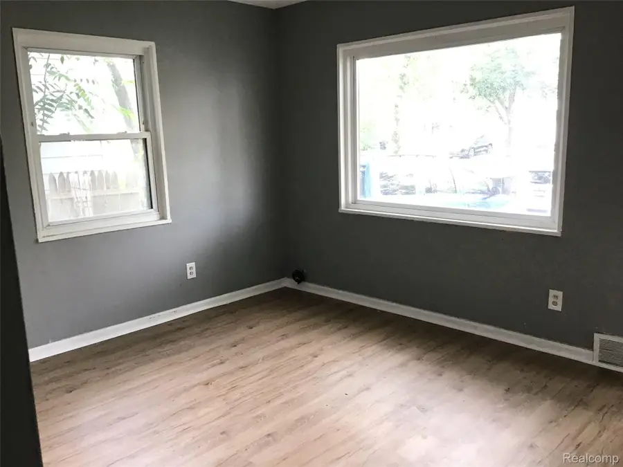19611 W CHICAGO ST, Detroit, MI 48228 - Image #3