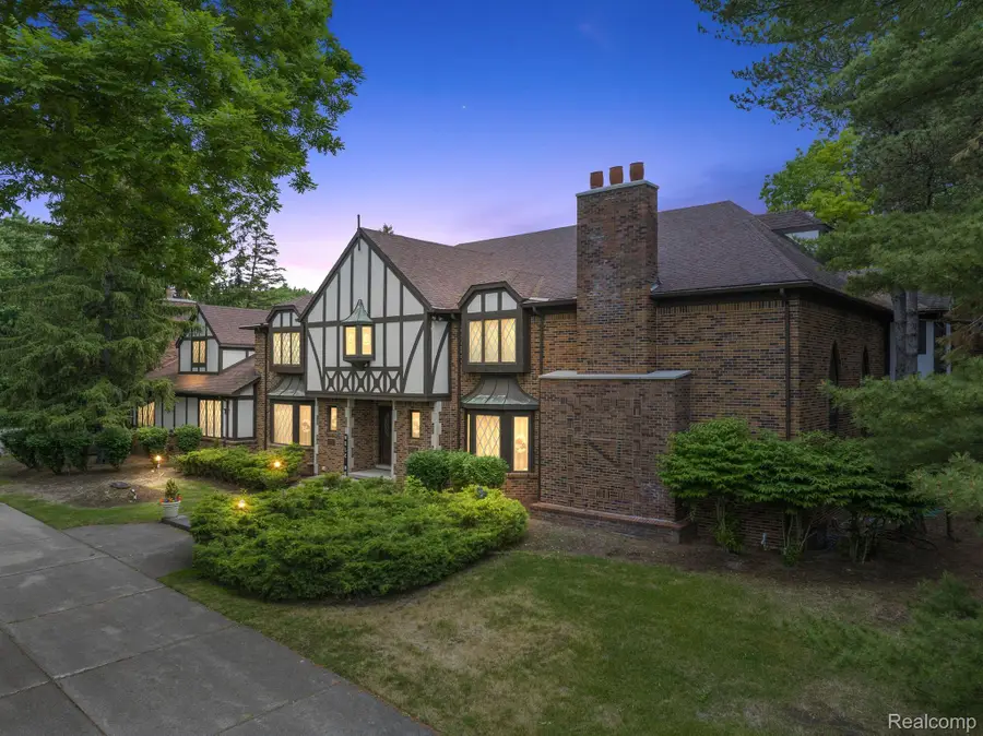 4670 COVE RD, West Bloomfield, MI 48323 - #2