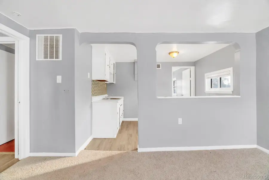 20850 WALTHAM RD, Warren, MI 48089 - Image #2