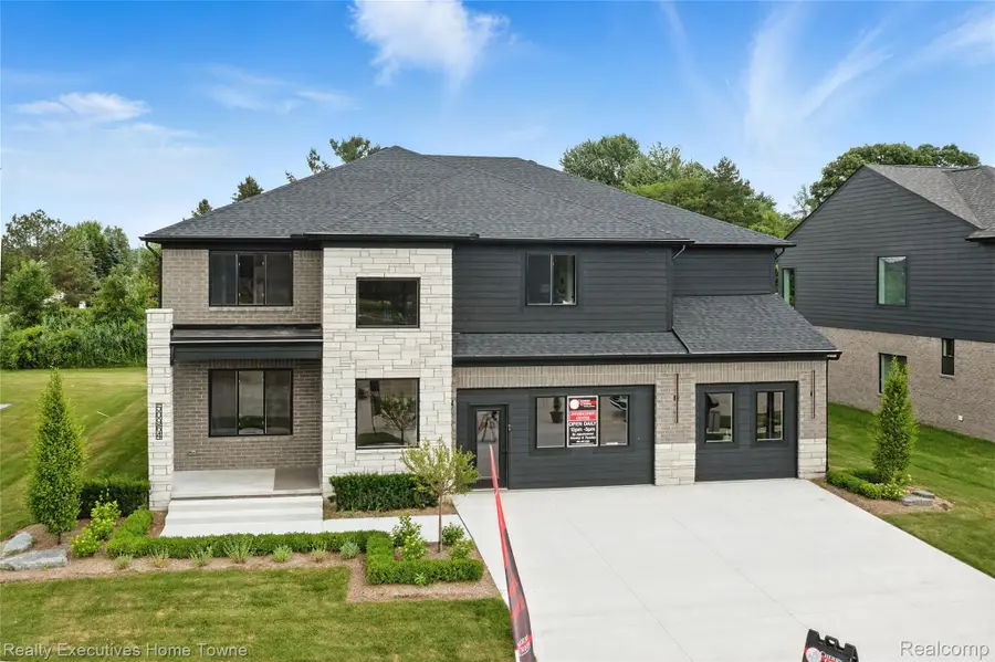 50964 MISTWOOD DR, Macomb, MI 48042 - Image #2