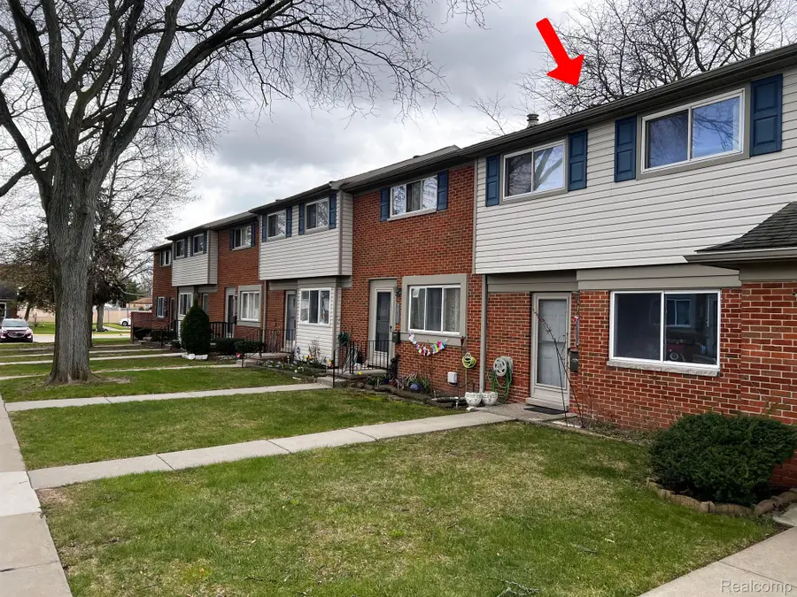 25719 Salem CRT 69 11, Roseville, MI 48066 - Image #2