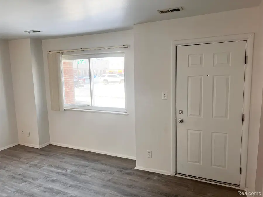 25719 Salem CRT 69 11, Roseville, MI 48066 - Image #3