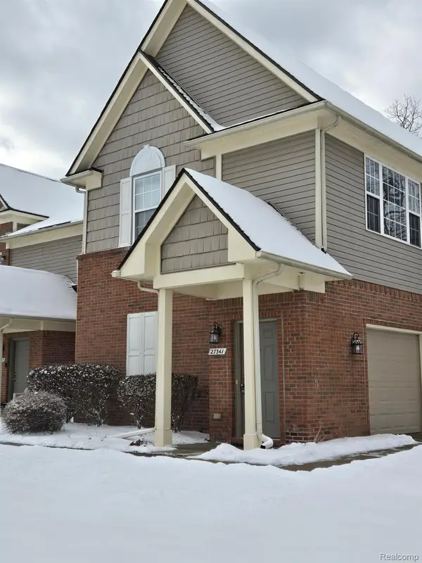 27341 HIDDEN OAKS DR, Trenton, MI 48183