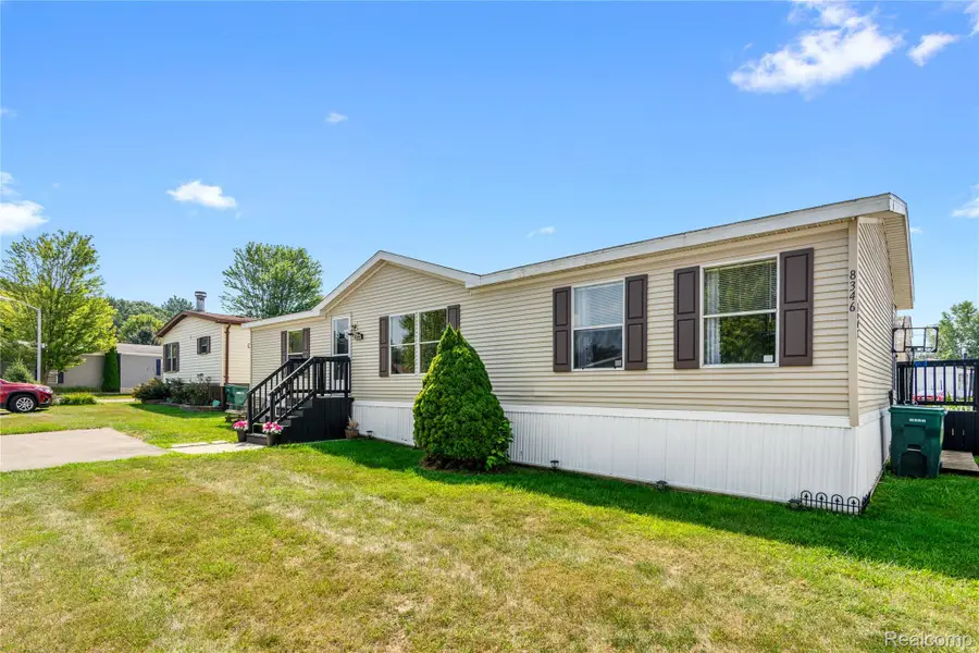 8346 Whitehorn LN, Fenton, MI 48430 - Image #2