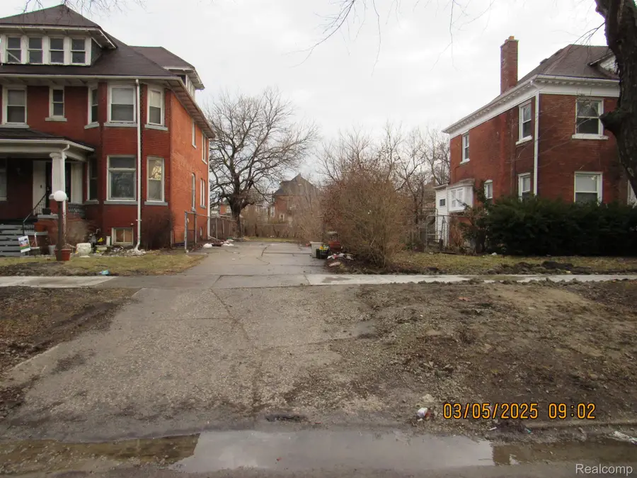 95 WOODLAND ST, Detroit, MI 48202 - Image #2