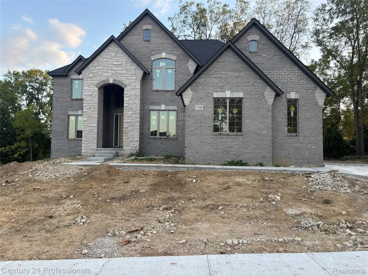 7550 SAWGRASS DR, Washington, MI 48094 - Image #1