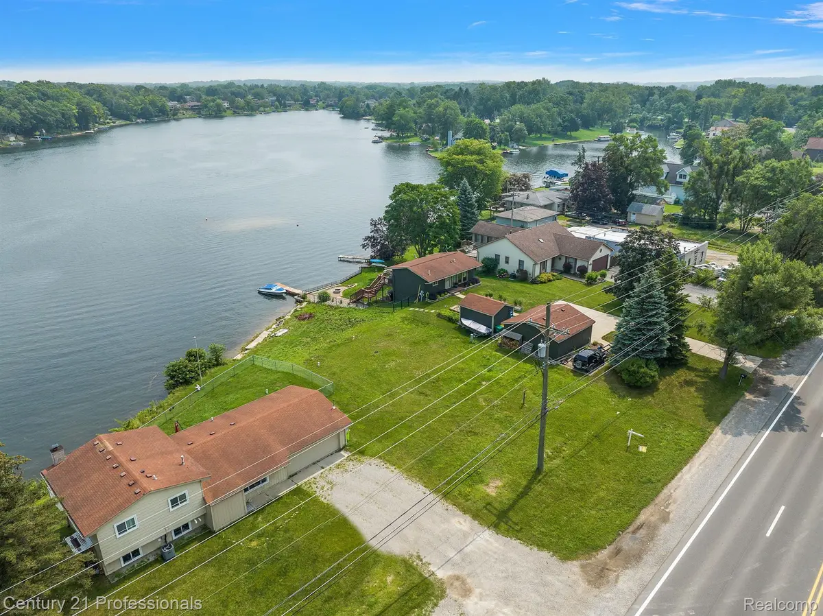 9876 W DIXIE HIWY, Clarkston, MI 48348 - Image #1