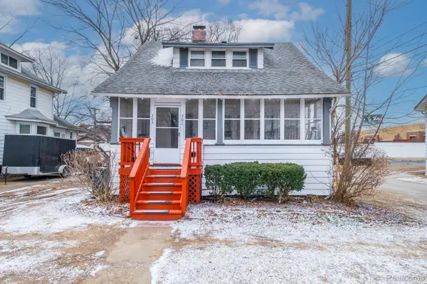 207 W PARENT AVE, RoyalOak, MI 48067