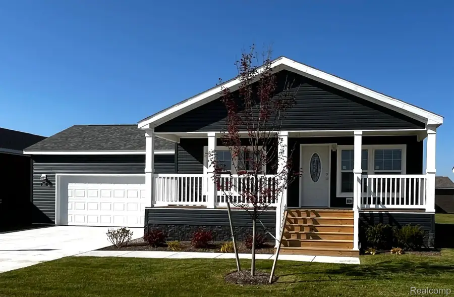 262 RIVIERA DR, Lapeer, MI 48446 - Image #2