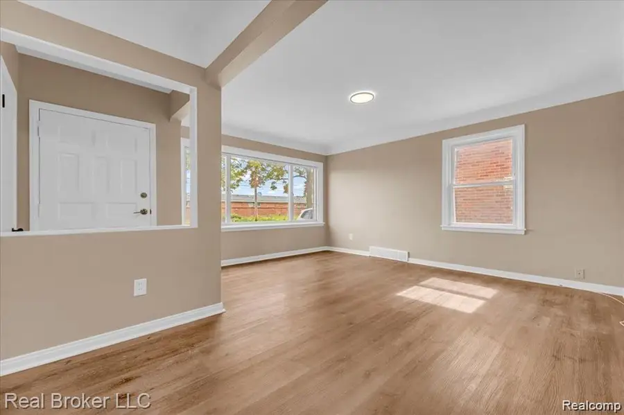 9715 WOODBINE, Redford, MI 48239 - Image #2