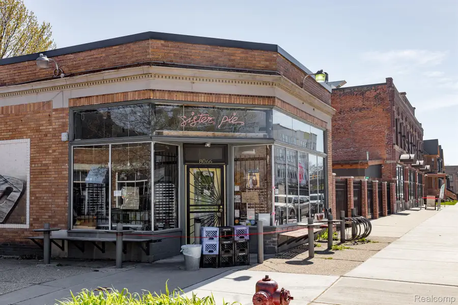 8026 KERCHEVAL ST, Detroit, MI 48214 - Image #2