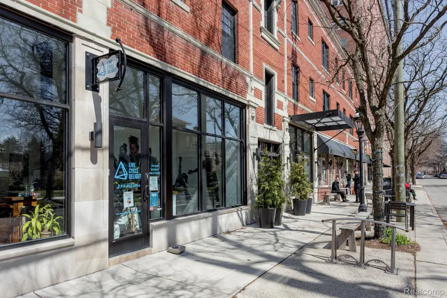 8026 KERCHEVAL ST, Detroit, MI 48214 - Image #3