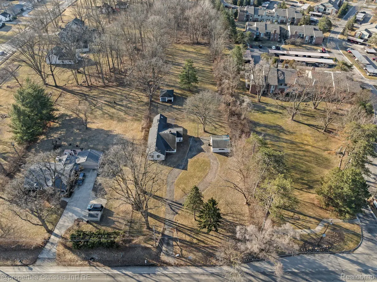 34505 W 9 MILE RD, Farmington, MI 48335 - Image #1