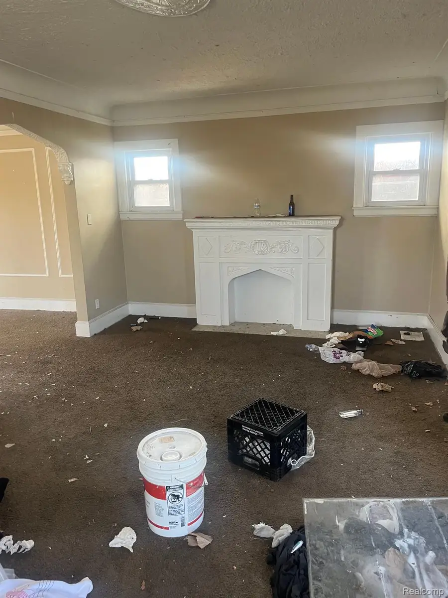 8833 MANOR ST, Detroit, MI 48204 - Image #2