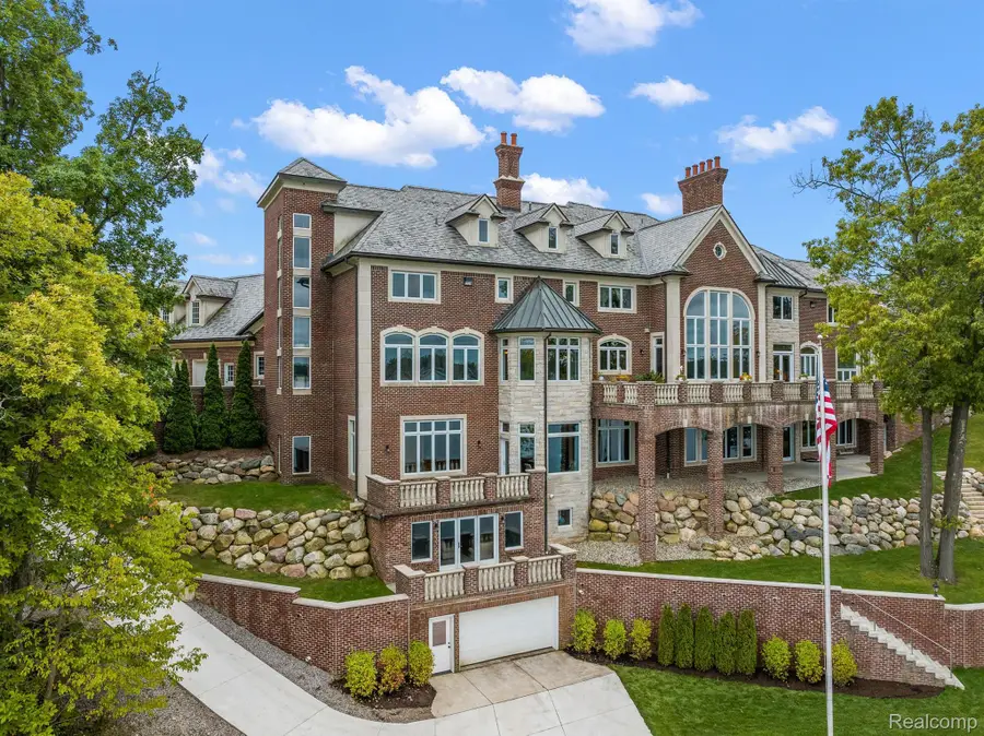 10399 LAKESHORE DR E, Goodrich, MI 48438 - Image #2