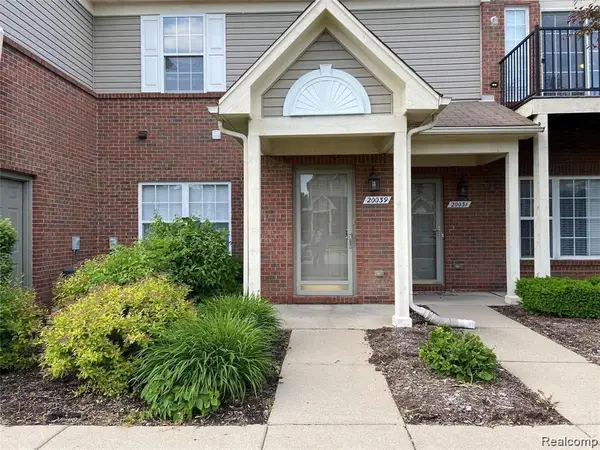 20039 Hidden Oaks Drive, Trenton, MI 48183