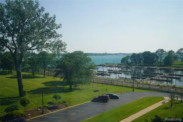 8900 E JEFFERSON AVE 420 / 421, Detroit, MI 48214