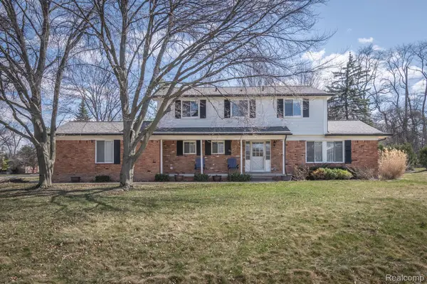 38005 SOUTHFARM LN, Northville, MI 48167