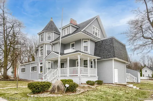 700 S ADELAIDE ST, Fenton, MI 48430