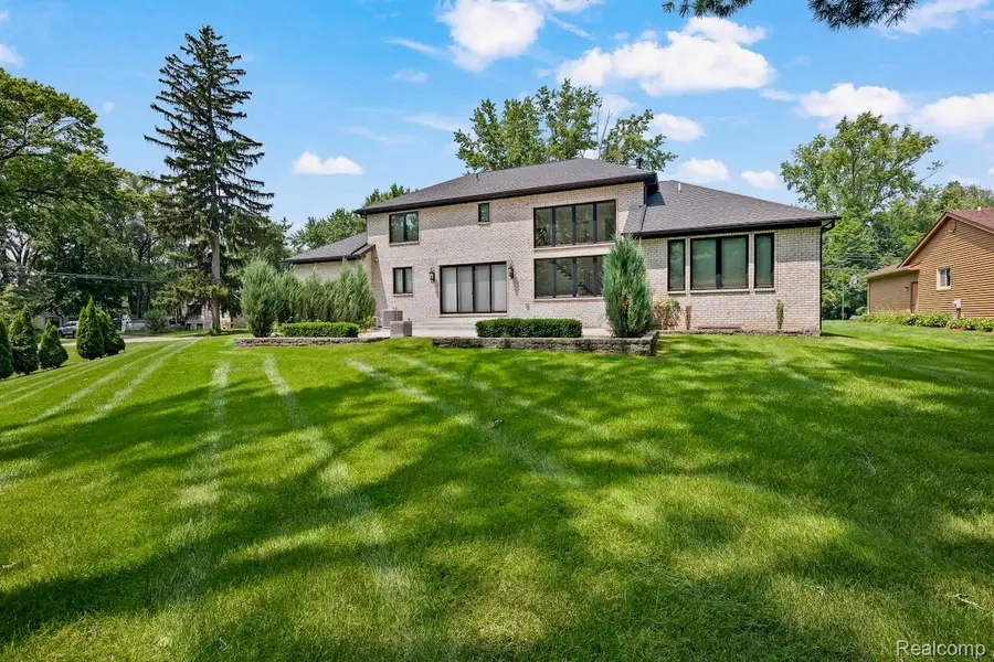 29135 SCOTTEN ST, Farmington Hills, MI 48336 - Image #2