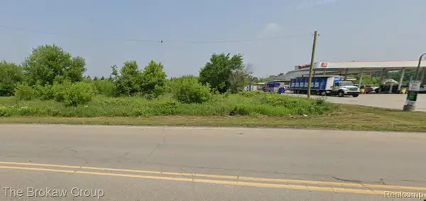 9805 E Richfield RD, Davison, MI 48423