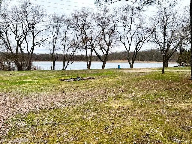 1625 HIGHLAND PARK DR, Highland, MI 48356 - Image #2