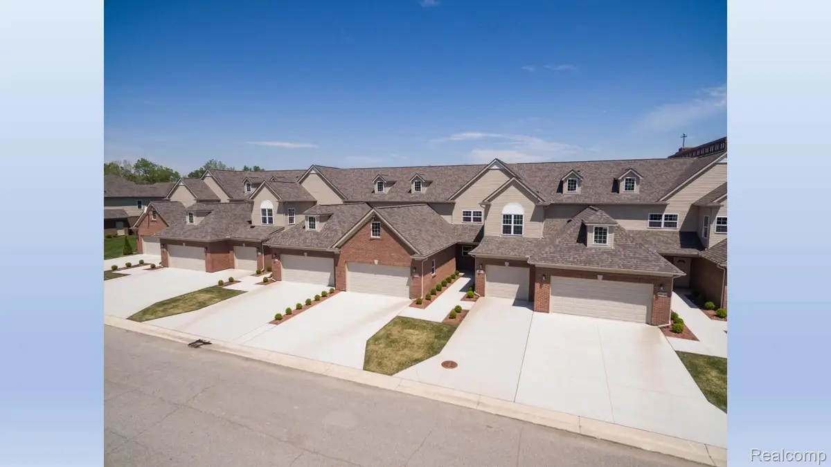 200 SEA BREEZE DR 23, Detroit, MI 48214 - Image #1