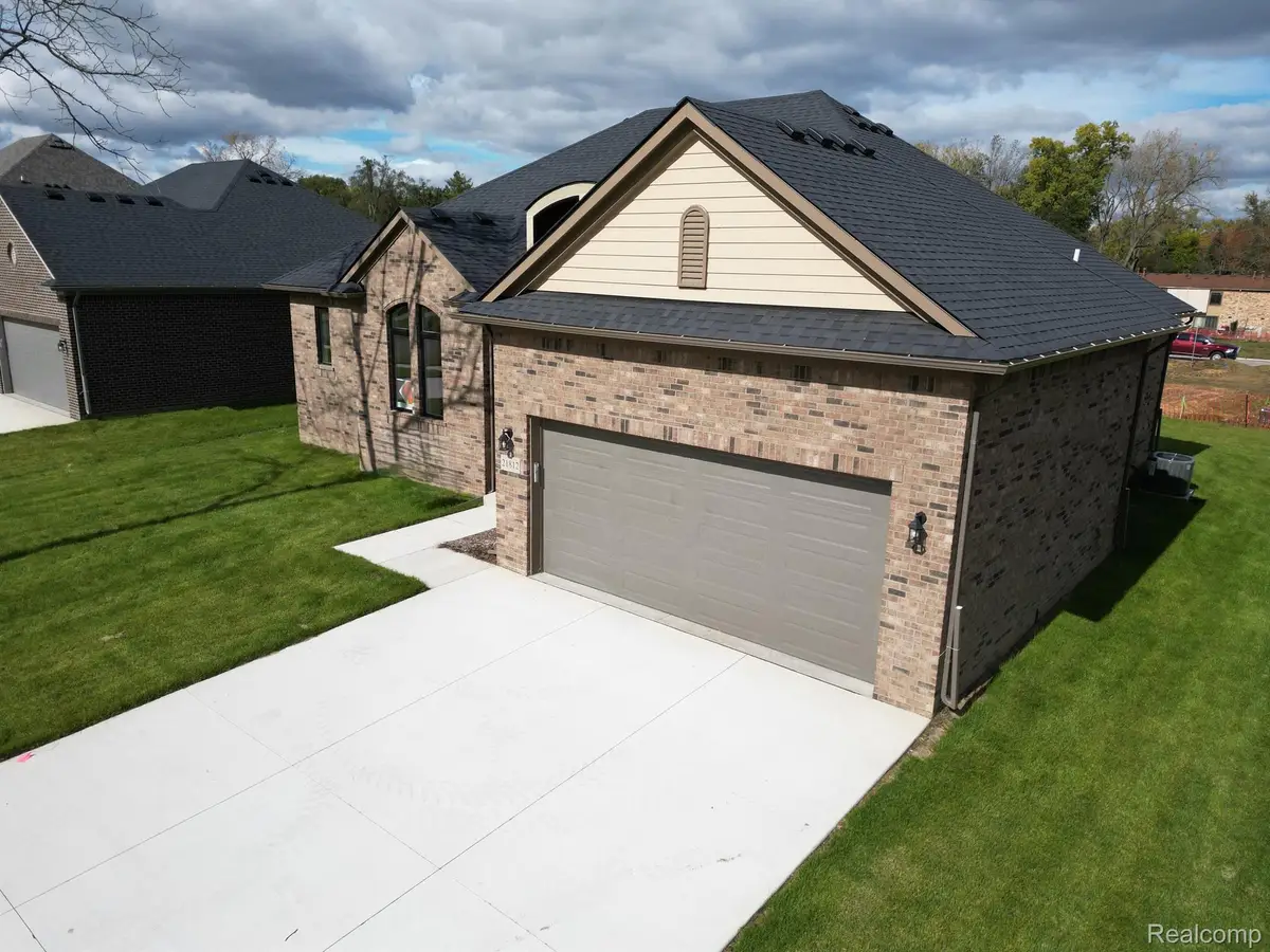 21812 DUNS SCOTUS ST #7, Southfield, MI 48075 - Image #1