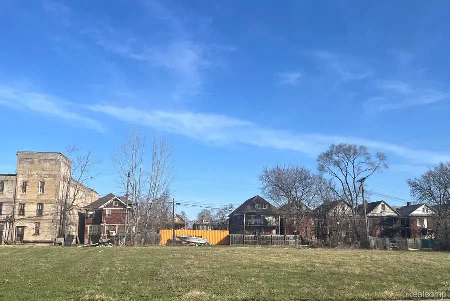 3637 E PALMER ST, Detroit, MI 48211 - Image #2