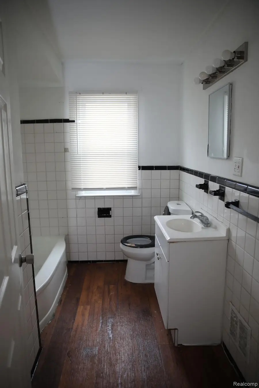 8848 HEYDEN ST, Detroit, MI 48228 - Image #2