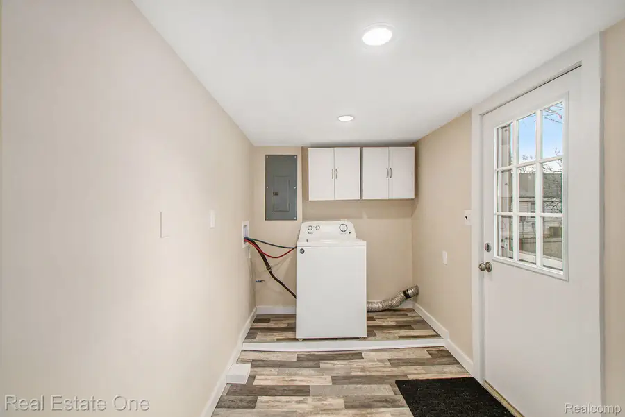 54 DIVISION ST, Oxford, MI 48371 - Image #2