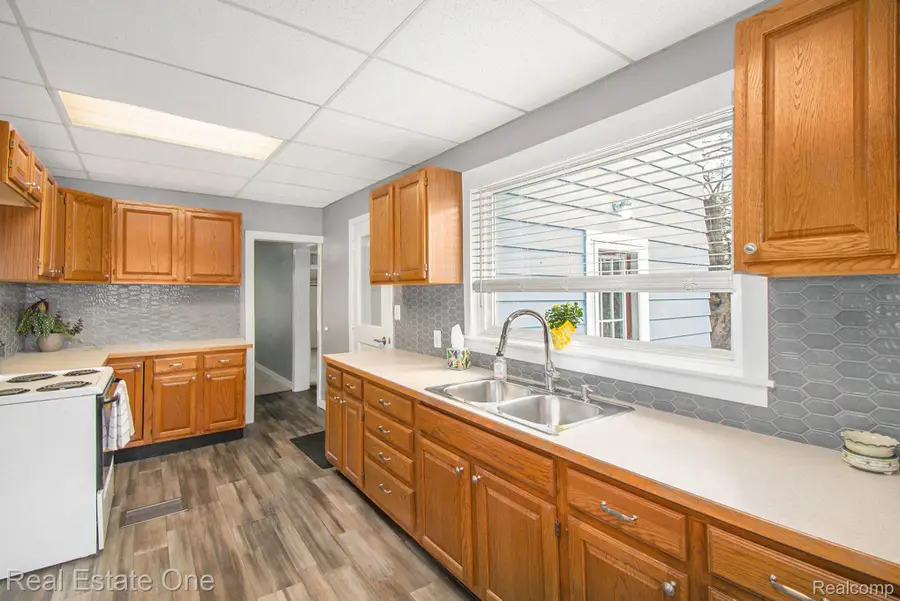 54 DIVISION ST, Oxford, MI 48371 - Image #3