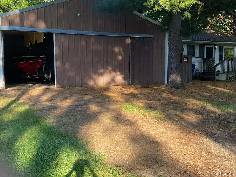 3046 JOHANN DR, Saginaw, MI 48609 - Image #3