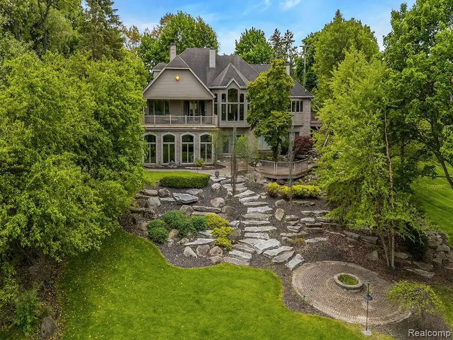 901 SPRING DR, Northville, MI 48167 - Image #2