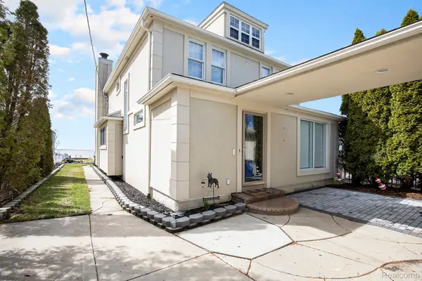 9861 DIXIE, Ira, MI 48023