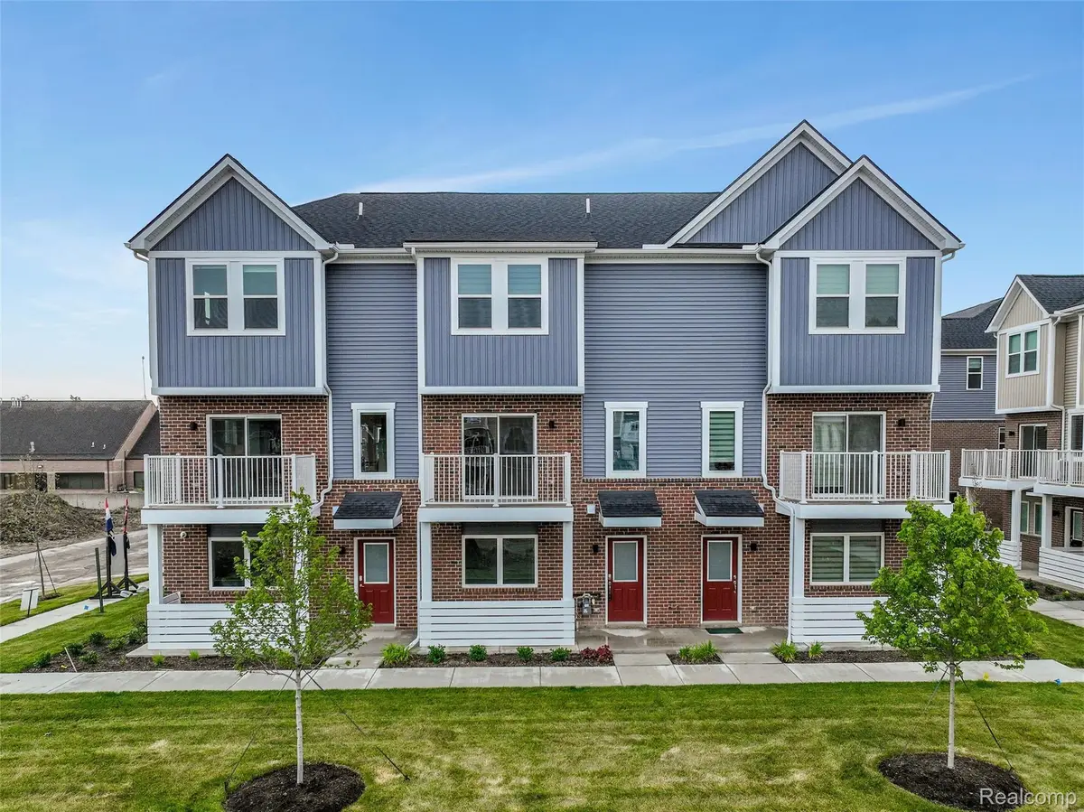 4852 Parkside Lane, Troy, MI 48085 - Image #1