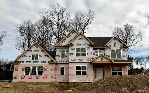 9090 Fielding DR, Brighton, MI 48116