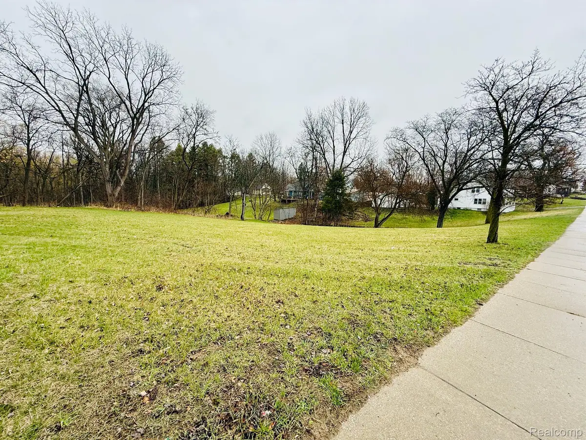 572 W VIENNA ST, Clio, MI 48420 - Image #1