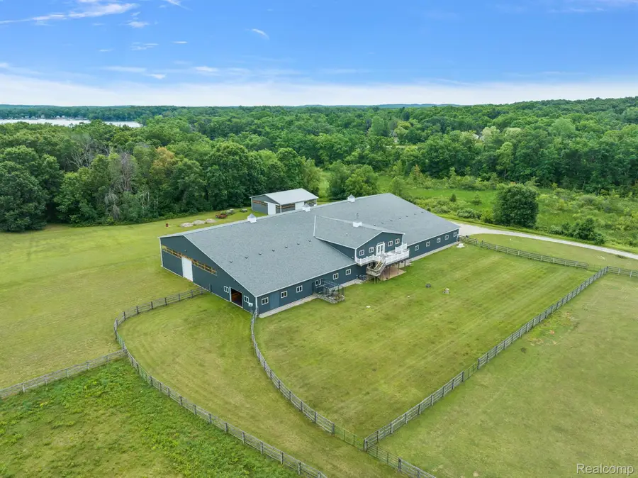 12700 Shaffer RD, Davisburg, MI 48350 - Image #2