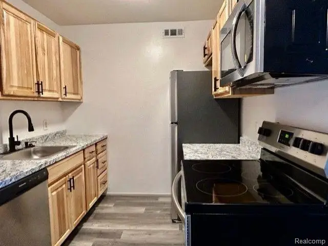 8741 GREEN WILLOW ST 11 4, Brighton, MI 48116 - Image #3