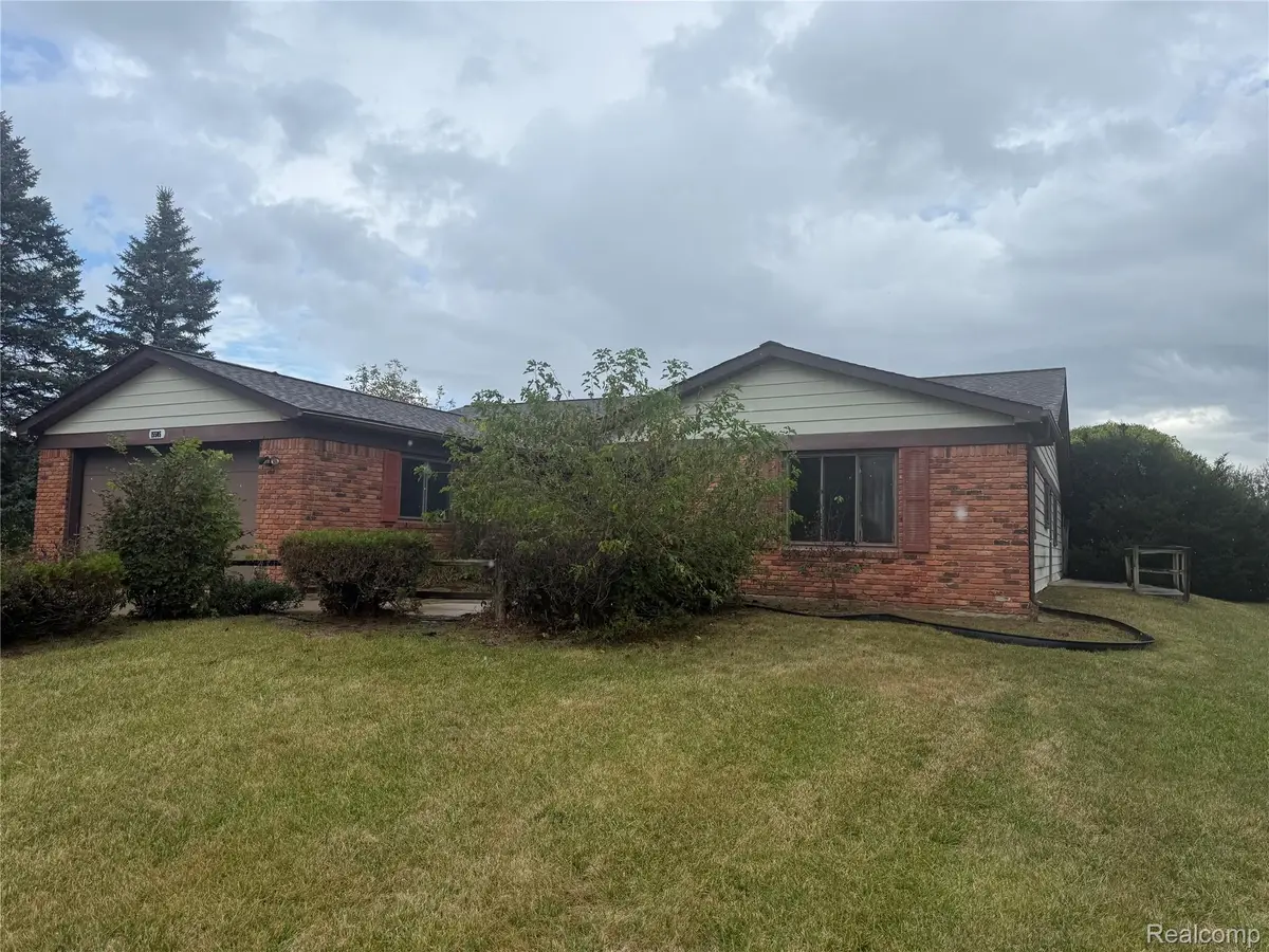 15505 HOEFT RD, Belleville, MI 48111 - Image #1
