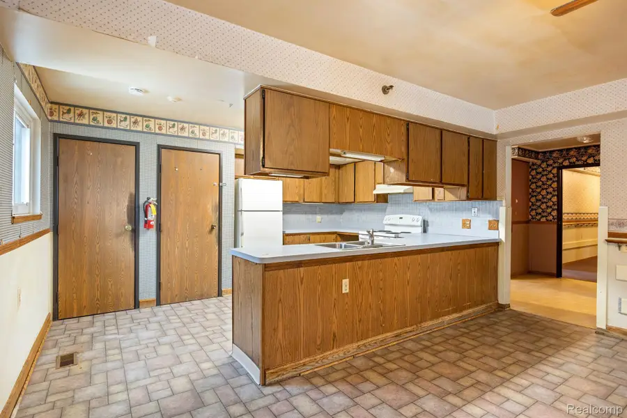 15505 HOEFT RD, Belleville, MI 48111 - Image #3