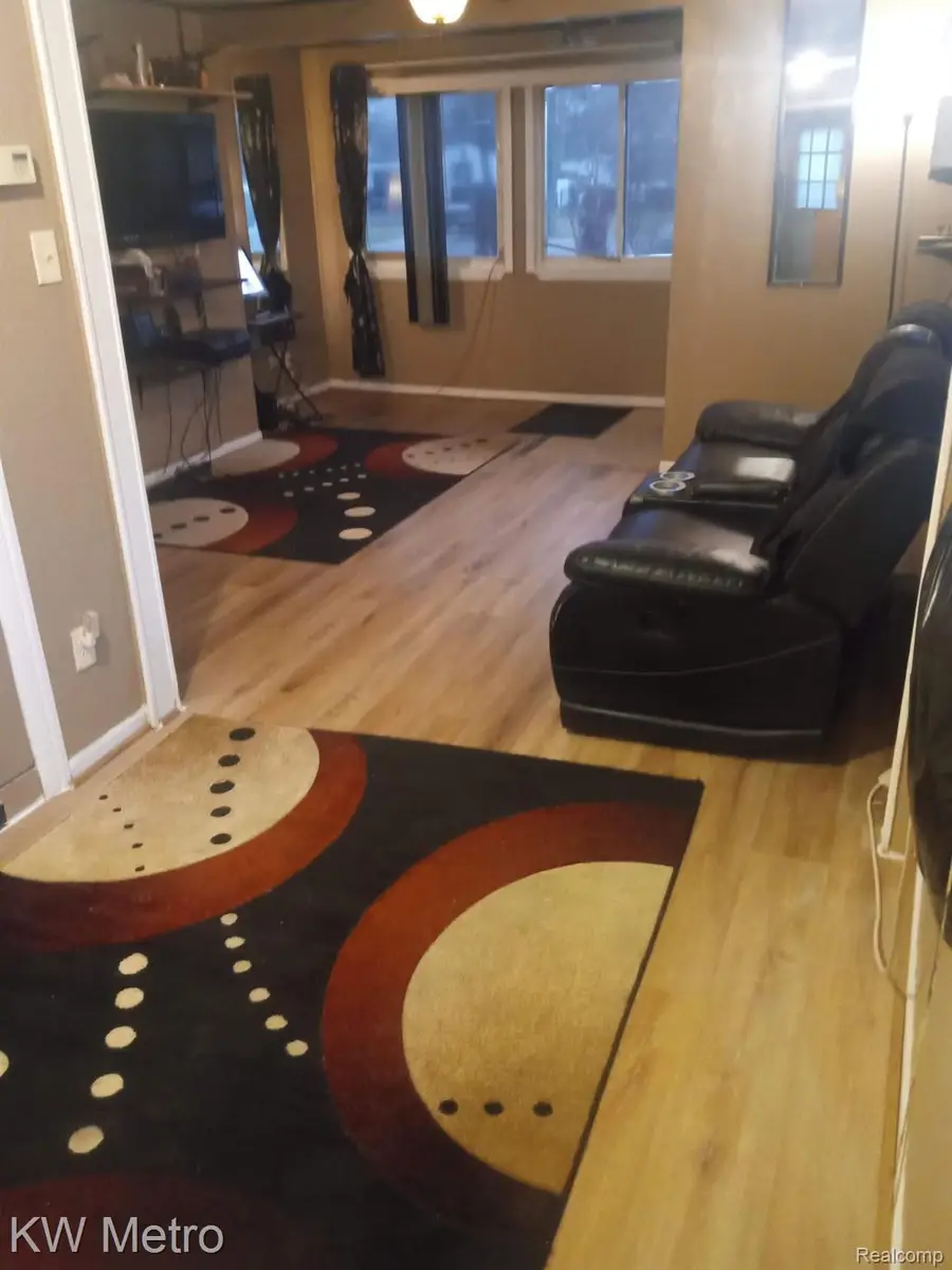 28530 FAIRFAX ST, Southfield, MI 48076 - Image #2