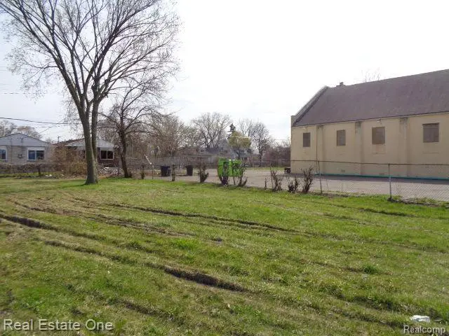 5566 TALBOT ST, Hamtramck, MI 48212 - Image #3