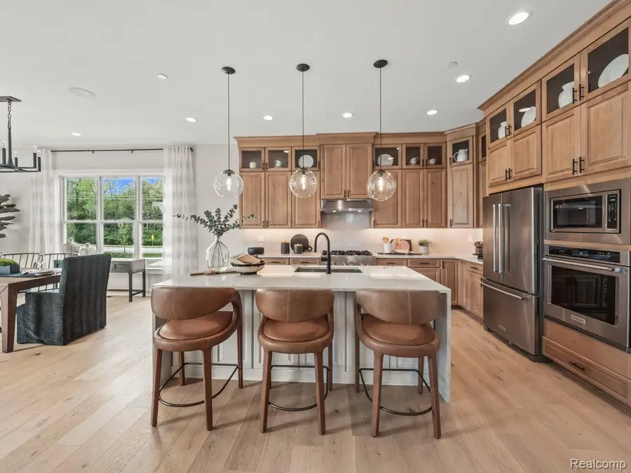 2413 PROVENCAL DR, Commerce Township, MI 48382 - Image #3