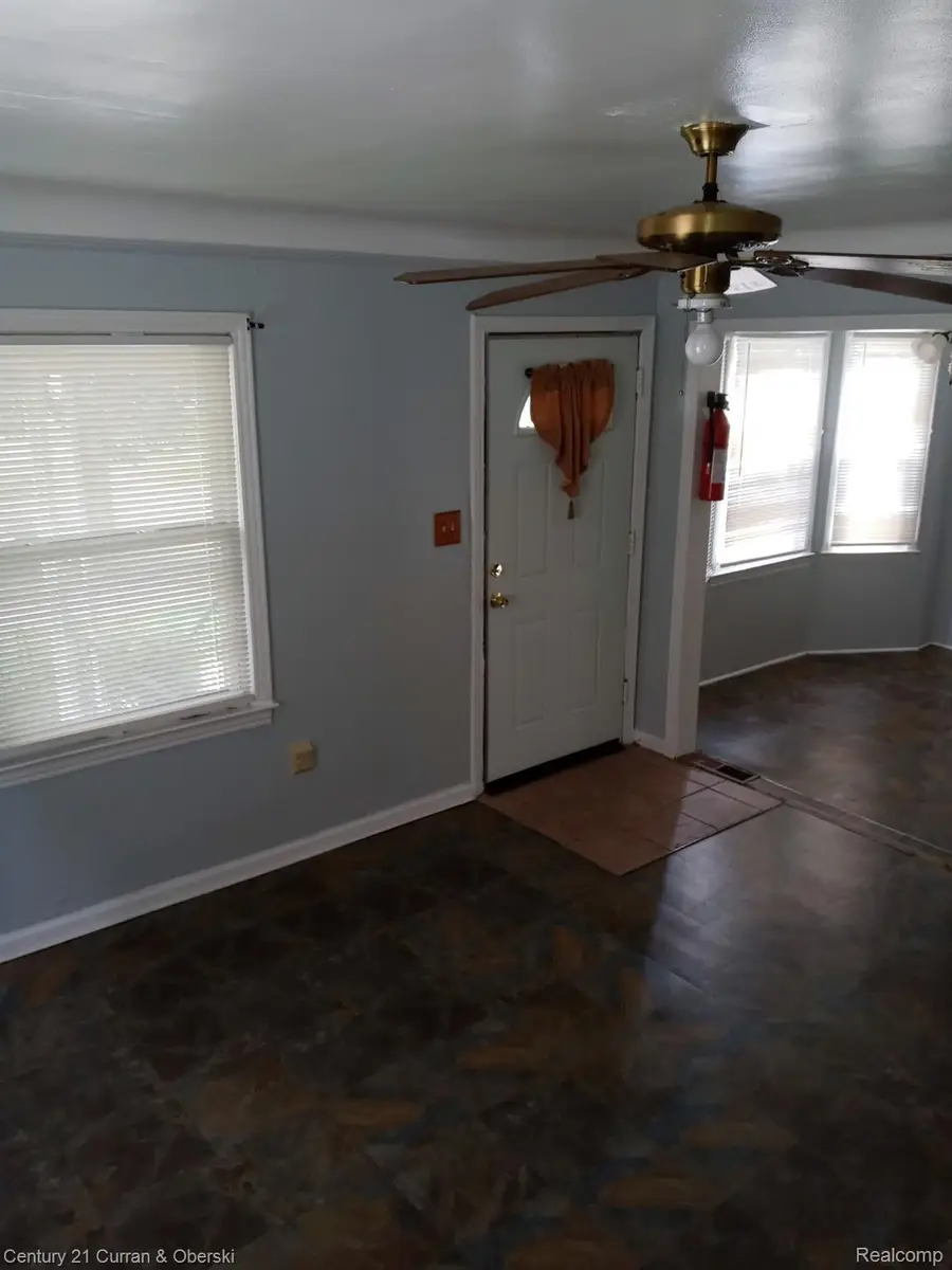 9553 AUBURN ST, Detroit, MI 48228 - Image #2