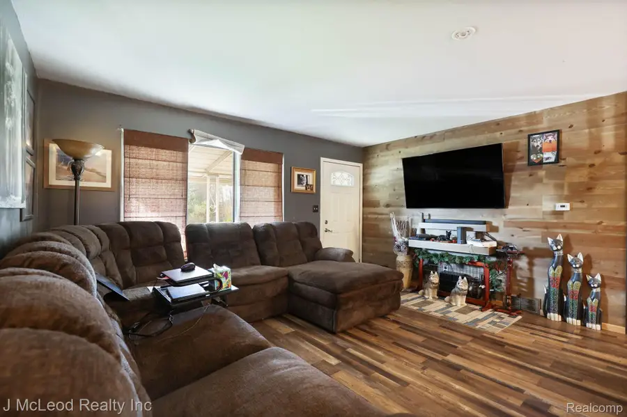 9975 TUSCOLA RD, Clio, MI 48420 - #3